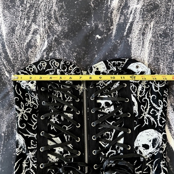 Women's DOLLS KILL Widow Lace-Up Skull Corset Zip Top Medium NWOT - Picture 5 of 6